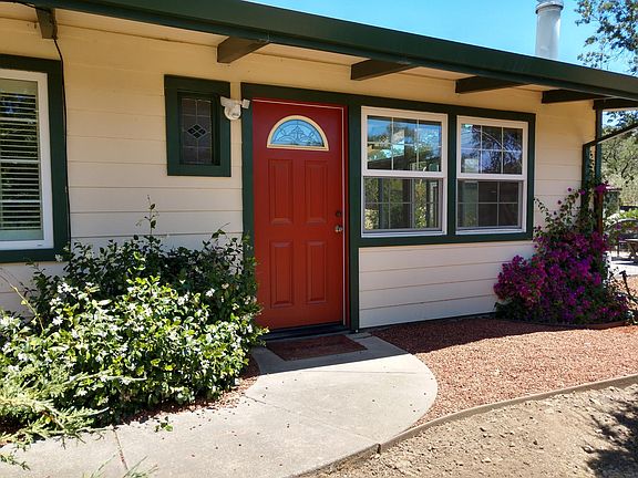 Cozy Country Cottage
