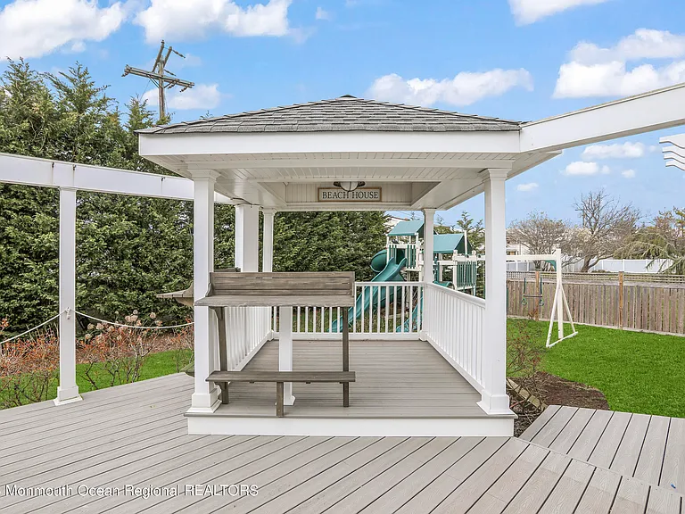 74 Seaview Ave — Photo 40
