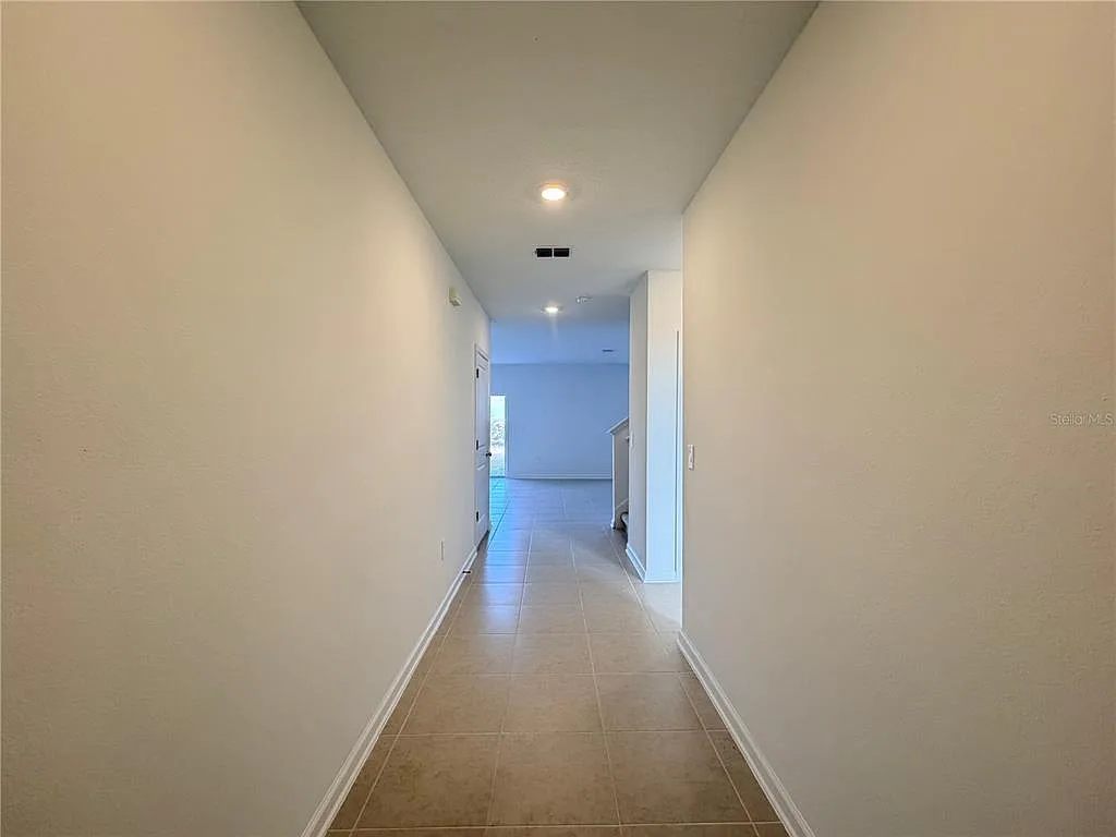 5 bed, 3.0 bath, 2451 sqft, $2,250 — Photo 2