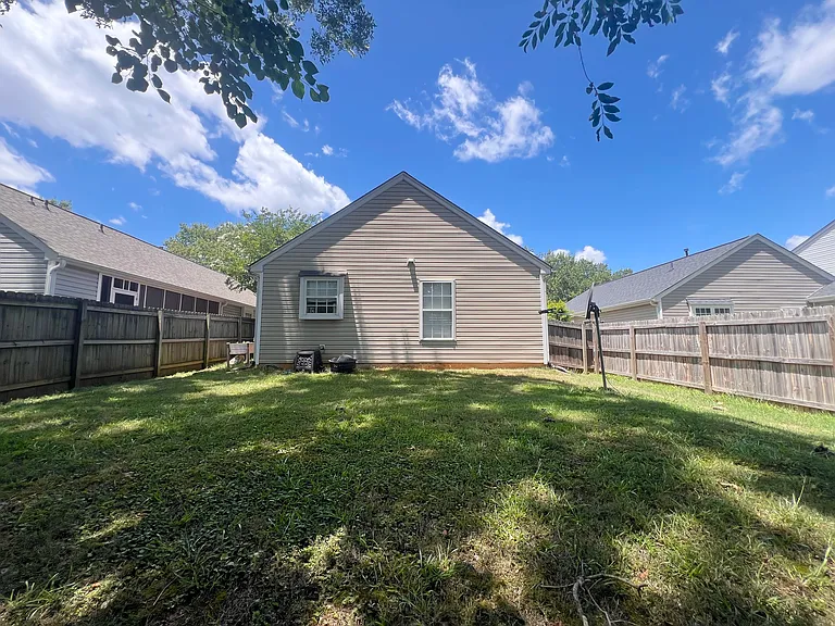 200 Glenlea Ln — Photo 23