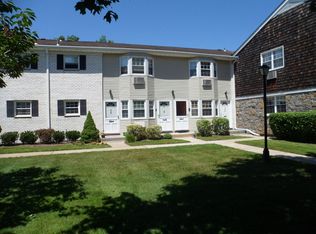 3223 Wilshire Ln, Oakdale, NY 11769