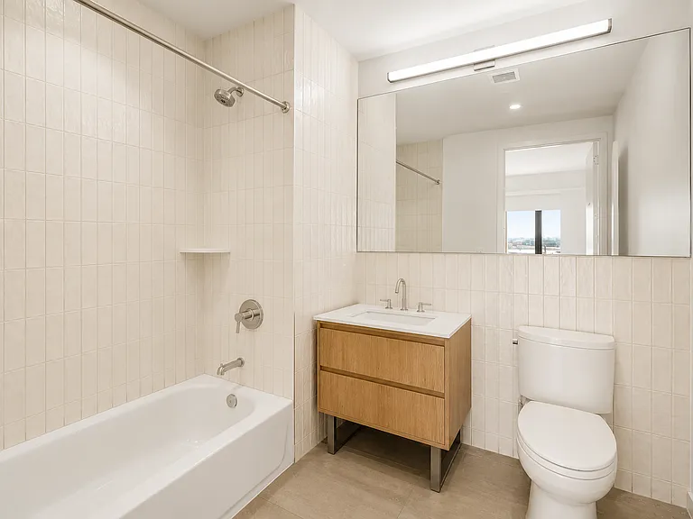 10-25 Jackson Ave #10A — Photo 3