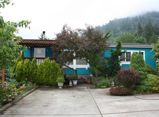 7950 Oregon Trl, Maple Falls, WA 98266