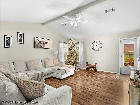 4th image of 103 Heather Ln