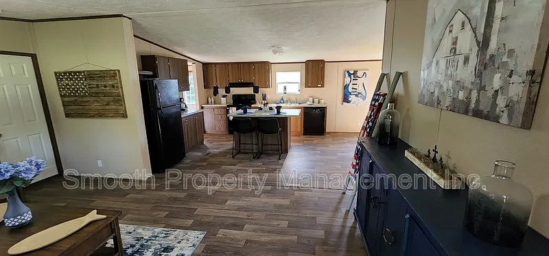 4 bed, 2.0 bath, 1475 sqft, $1,750 — Photo 2