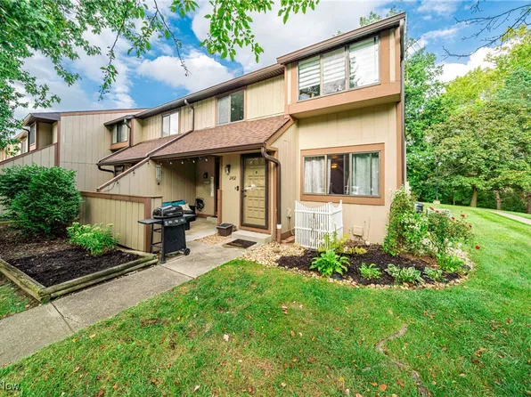 11432 Harbour Light Dr S #1, North Royalton, OH 44133