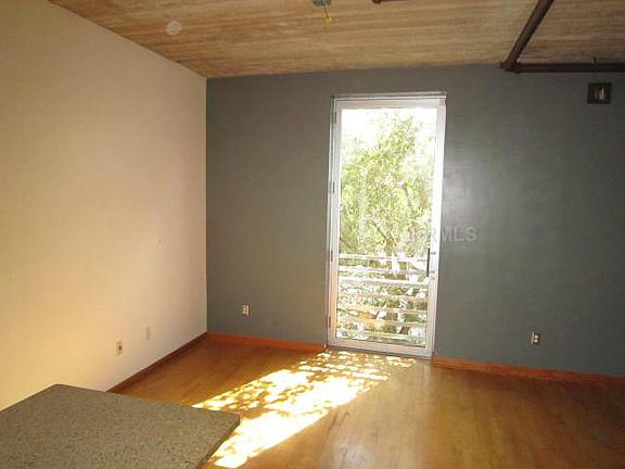 3rd image of 2215 Hillcrest St #2