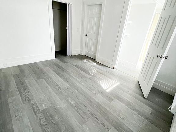 4th image of 205 S Grove St APT 1