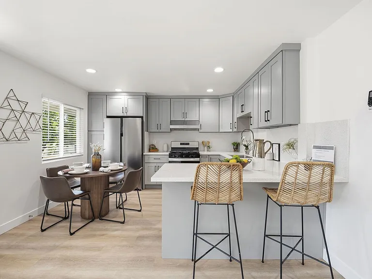 308 S Laurel St — Photo 2