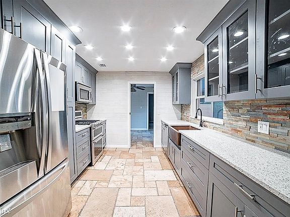 4th image of 2031 Collier Dr
