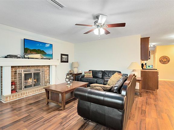 2nd image of 503 Lakeshore Dr