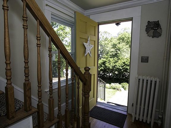 2nd image of 566 Essex Ave