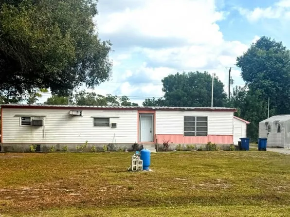 8281 Sevigny Dr, North Fort Myers, FL 33917