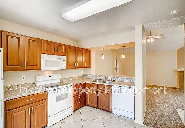 979 S Miller St #302 — Photo 4
