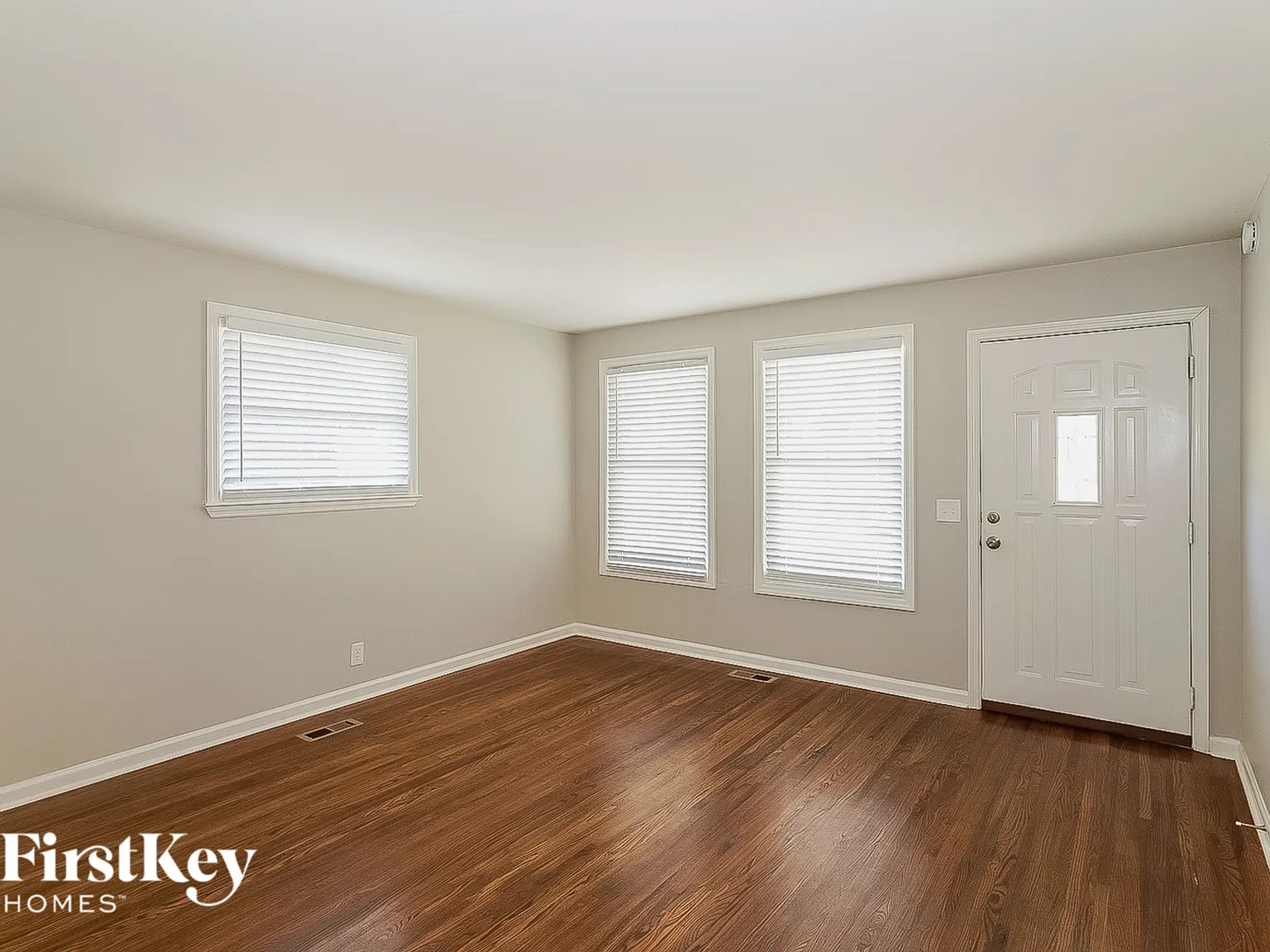 3 bed, 2.0 bath, 1484 sqft, $2,440 — Photo 2