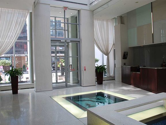 5th image of 250 Wellington St W #536