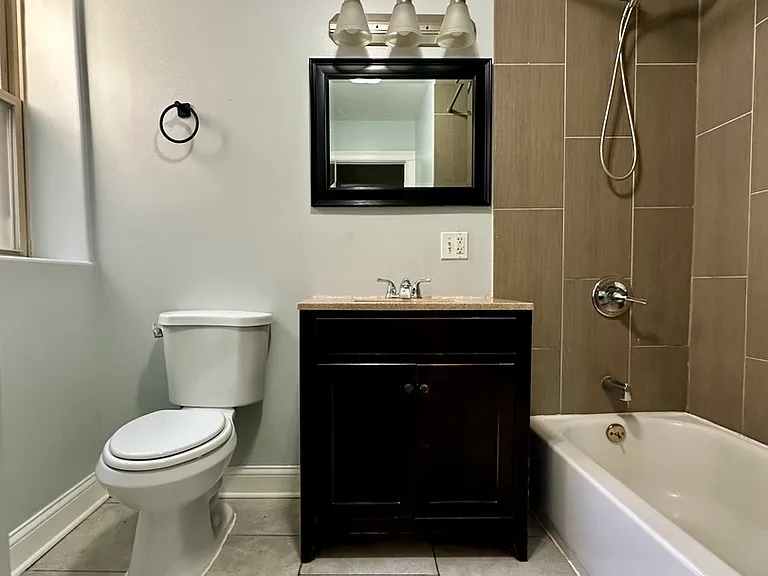 941 E Marquette Rd #3W — Photo 8