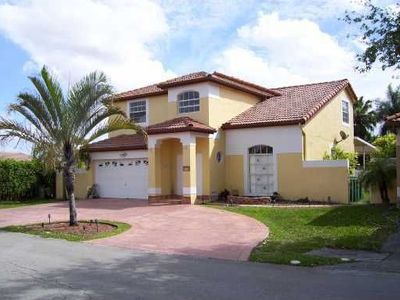 8208 NW 201st St, Hialeah, FL, 33015