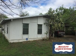 1300 N 1st St, Carrizo Springs, TX 78834