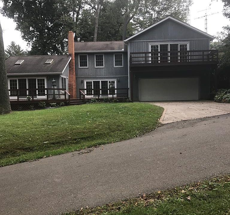 1st image of 415 Lakeshore Dr