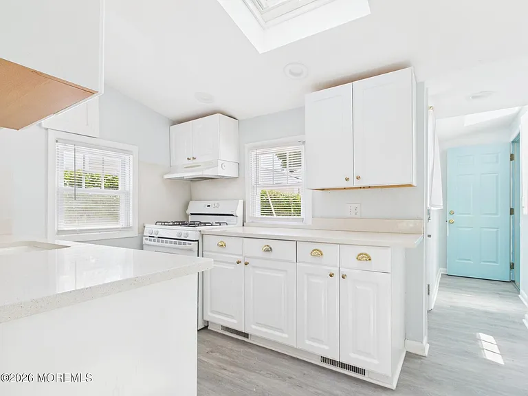 325 15th Ave — Photo 4