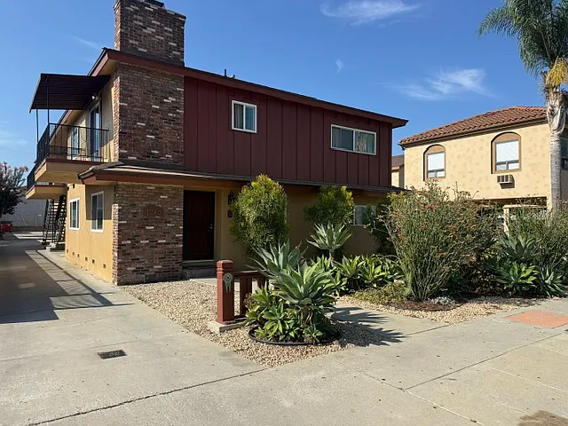 1240 W Gardena Blvd #6
