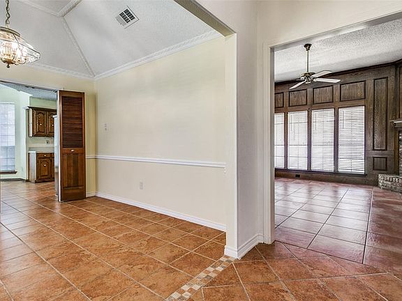 5th image of 2124 Meadowview Ct