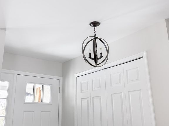 3rd image of 3538 Gladys Rd