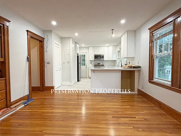 21 Milton Ave — Photo 2