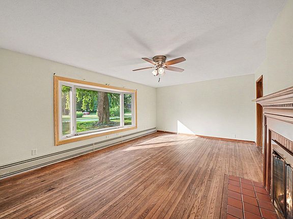 4th image of 215 Wren Pl