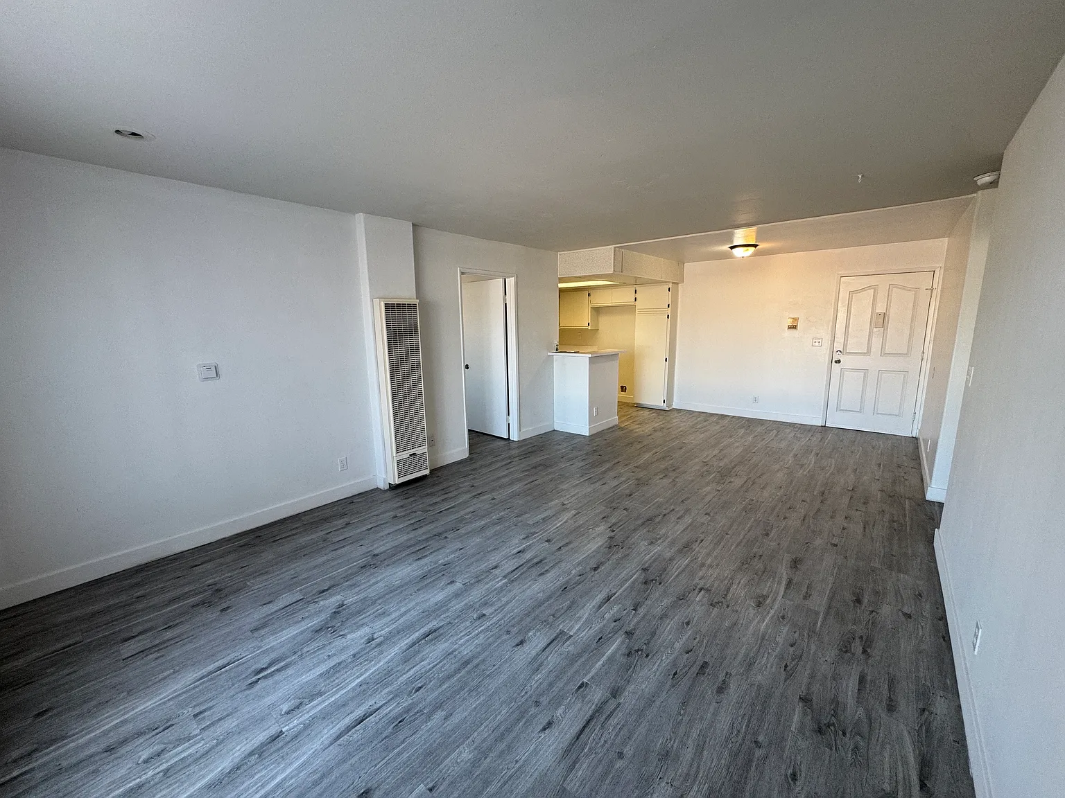 2 bed, 855 sqft, $2,600 — Photo 3