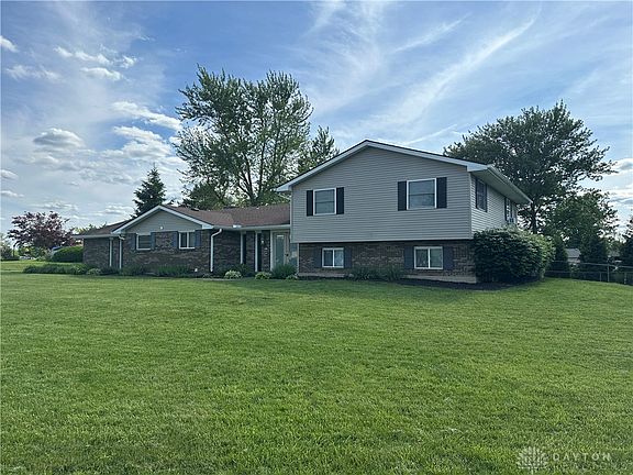 2nd image of 2419 Meadowgreen Dr
