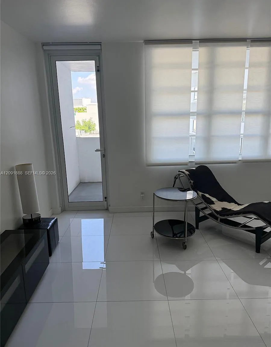 The Decoplage Condo — Photo 4