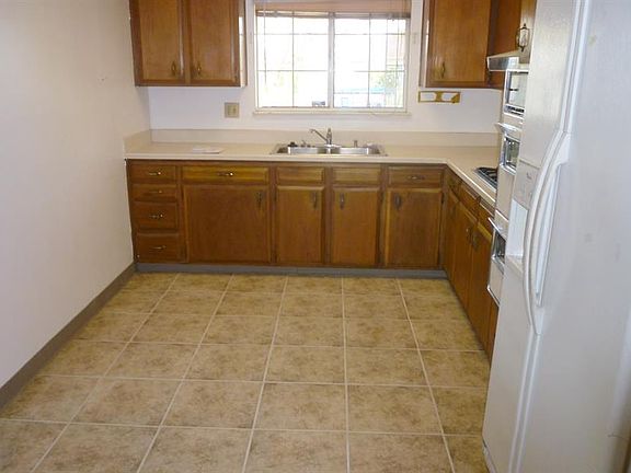3rd image of 1808 Woodridge Way