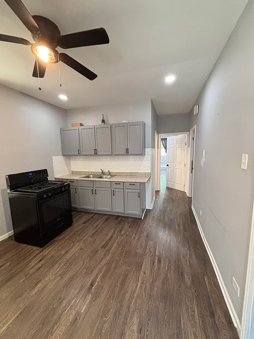 2 bed, 900 sqft, $2,000 — Photo 4