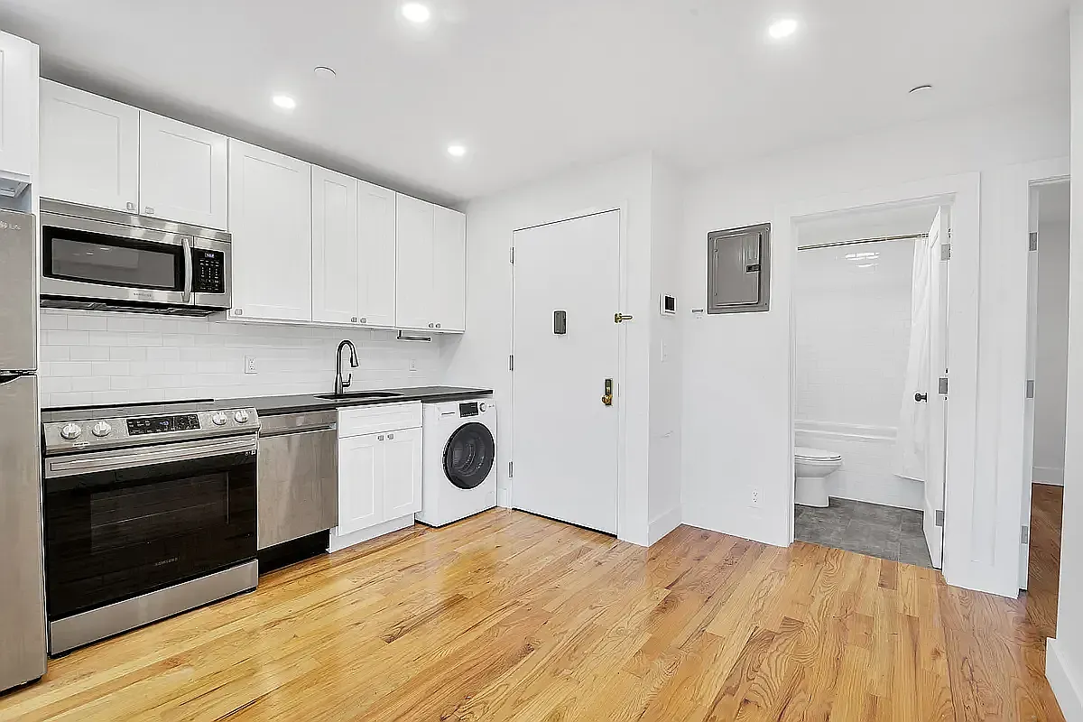 126 Bedford Avenue — Photo 2