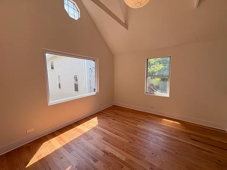 1740 N Francisco Ave #CH — Photo 4