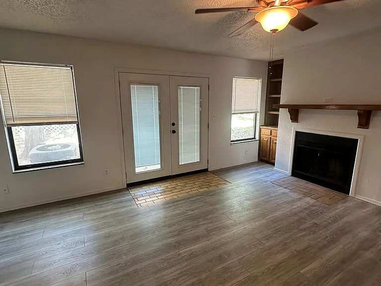 1300 N Rockwell Ave — Photo 18