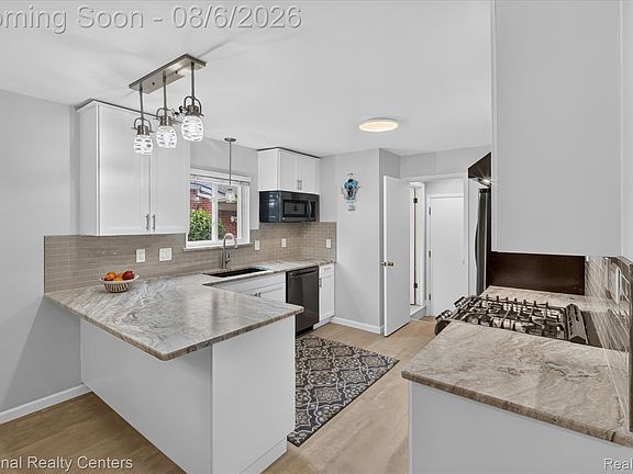 3rd image of 36756 Sherwood St