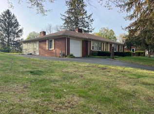 812 Hillcrest Dr, Staunton, VA 24401