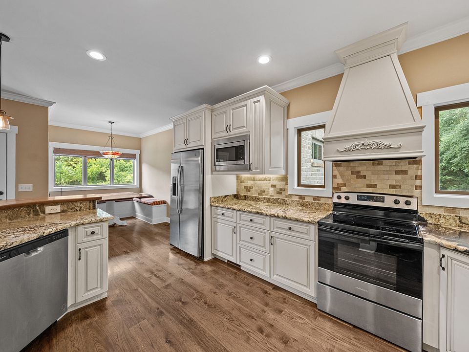 28th image of 128 Leath Ln
