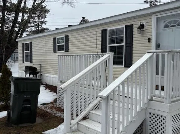 A9 Ash St, Riverhead, NY 11901