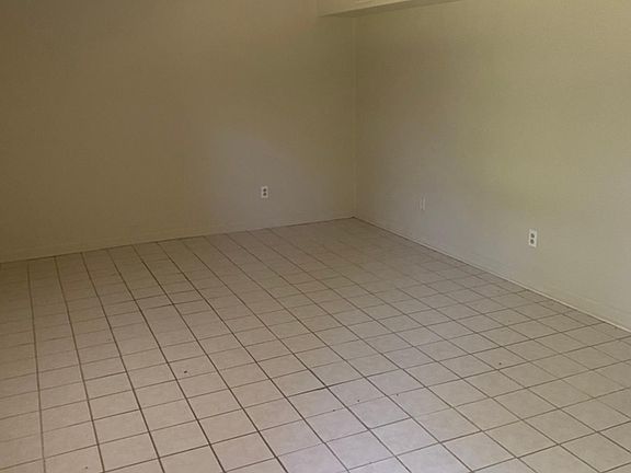 4th image of 401 Crossland Ave #2