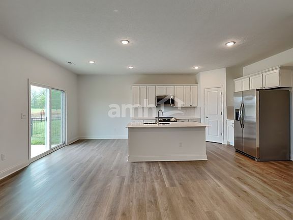 5th image of 1124 Heritage Blvd
