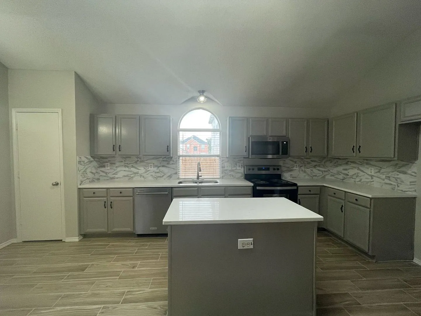 Great 4 Bedroom — Photo 4