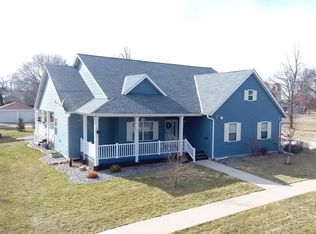 446 1st Ave SW, Wells, MN 56097