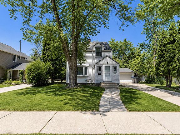 2nd image of 242 E Gauer CIRCLE