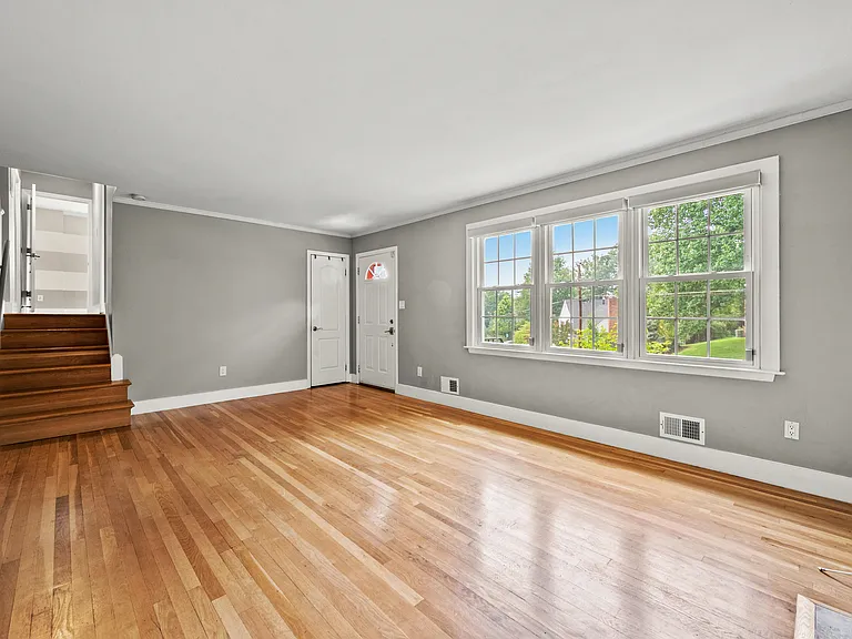 3017 S Hill St — Photo 5