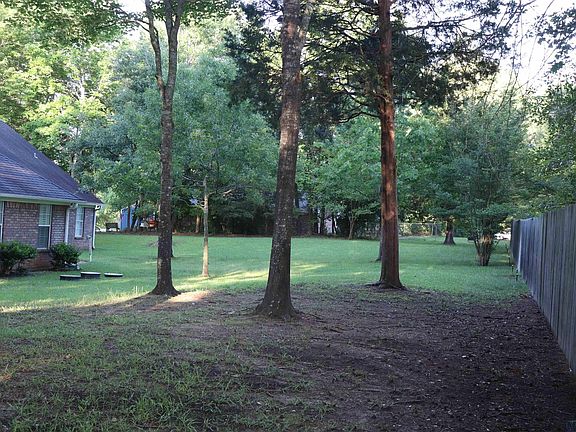 5th image of 136 Pine Island Dr