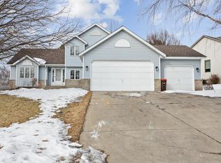 2571 Nemitz Ave E, Maplewood, MN 55119